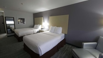 Standard Room, 2 Queen Beds, Pets Allowed