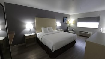Standard Room, 1 King Bed, Mobility Accessible