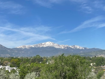 Room, Mountain View (Two Double Beds with Sofa Bed)