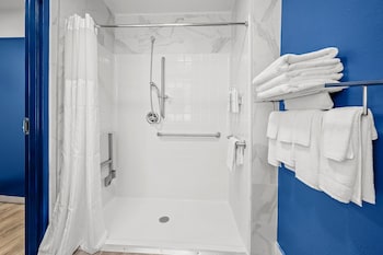 Room, 2 Queen Beds, Mobility Accessible (Roll-In Shower)