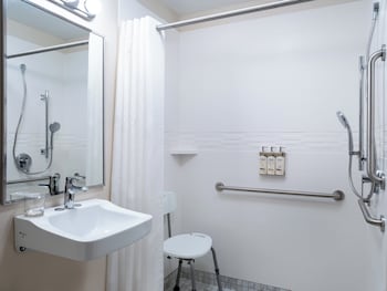 Studio Suite, 1 Queen Bed, Accessible (Roll-In Shower)