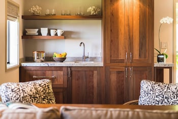 Suite, 1 King Bed, Partial Ocean View