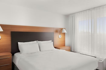 Suite, 2 Bedrooms (Mobility/Hearing Access, Roll-In Shwr)