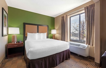 Deluxe Studio, 1 Queen Bed with Sofa bed, Non Smoking