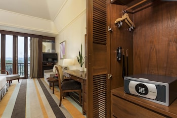 Grand Deluxe City View Twin Bed