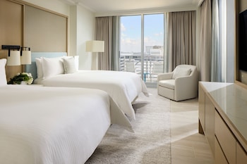 Suite, 1 Bedroom, Balcony, Partial Ocean View