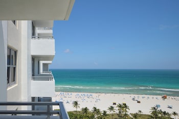 Room, 2 Double Beds, Partial Ocean View