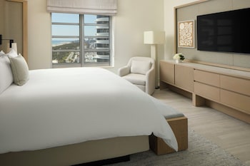 Vice Presidential City Skyline View Balcony Suite