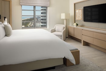 Vice Presidential City Skyline View Balcony Suite