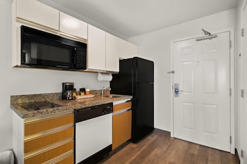 Room, 1 Queen Bed, Accessible, Non Smoking (Accessible Tub)