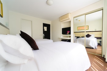 Double Room, 1 Queen Bed