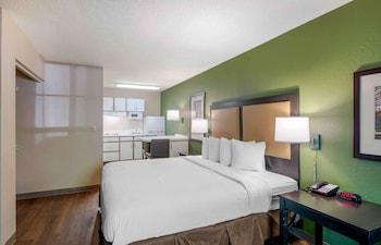 Deluxe Studio, 1 King Bed with Sofa bed, Non Smoking