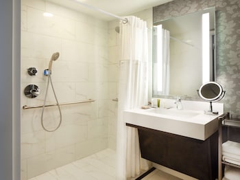 Room, 1 King Bed, Accessible (Mobility, Roll-In Shower)