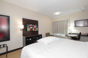 Premium Room, 1 King Bed, Accessible (Upgraded Bedding & Snack, Smoke Free)