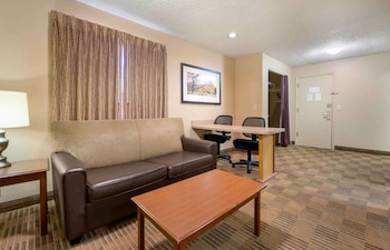 Deluxe Studio, 1 Queen Bed with Sofa bed, Non Smoking