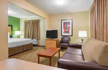 Deluxe Studio, 1 Queen Bed with Sofa bed, Non Smoking