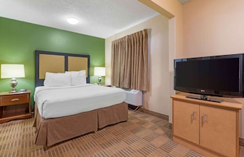 Deluxe Studio, 1 Queen Bed with Sofa bed, Non Smoking