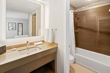 Room, 1 King Bed (Den)