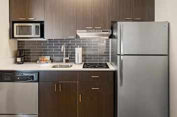 Suite, 1 Bedroom (King and Murphy Bed)