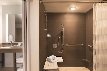 Suite, 1 Bedroom, Accessible, Bathtub