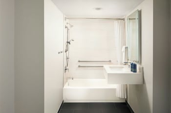Room, 1 King Bed, Hearing Accessible