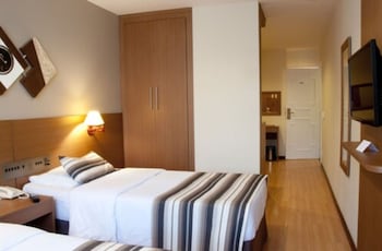 Suite, 3 Twin Beds