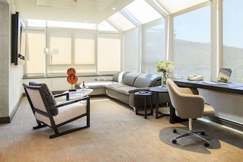 Suite, 1 Twin Bed (Master)
