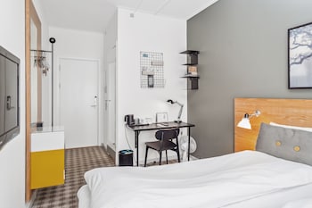 Small (1 semidouble bed 140x200cm)