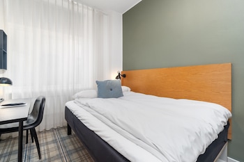 Small (1 semidouble bed 140x200cm)
