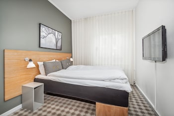 Small (1 semidouble bed 140x200cm)