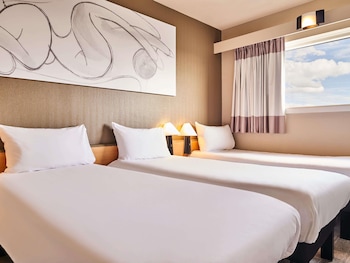 Standard Room with 3 Single Beds
