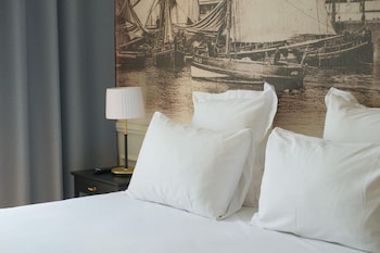 Superior triple room, harbor entrance view