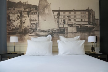 Junior Suite, 1 Queen Bed, Bathtub, Harbor View (with Single Sofabed)