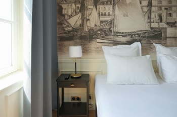 Superior triple room, harbor entrance view