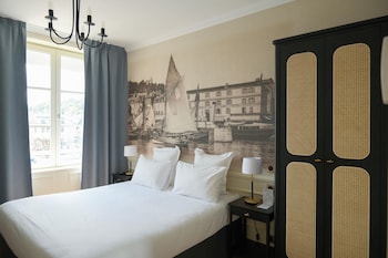 Superior triple room, harbor entrance view