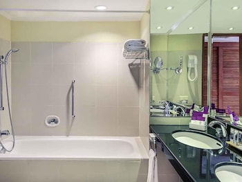 Deluxe Room, 1 King Bed (Executive)