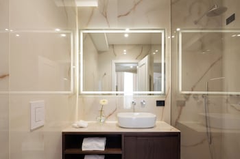 Deluxe Room, City View