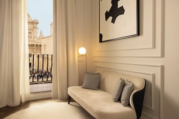 Deluxe Room, City View